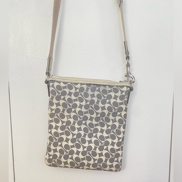 Coach - Messenger Crossbody Bag in Pink/Grey/White Colorblock Signature Canvas - Picture 6 of 13